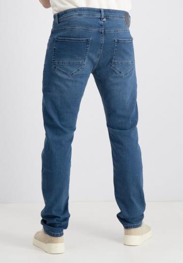 Узкие джинсы