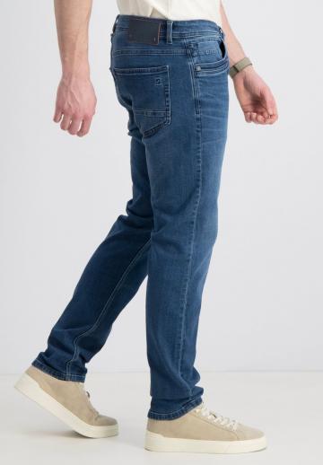 Узкие джинсы