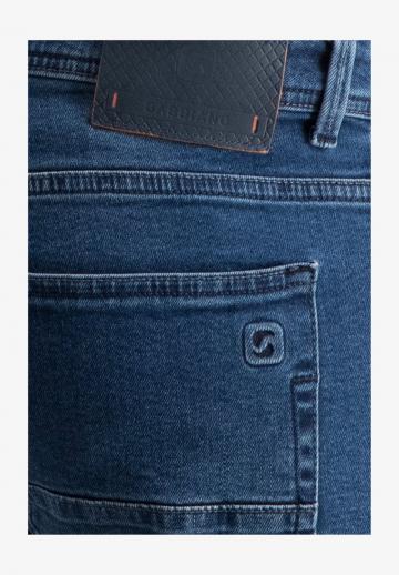 Узкие джинсы