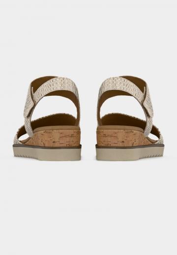 Босоножки на танкетке