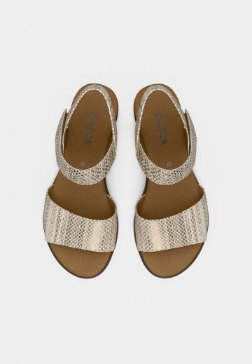 Босоножки на танкетке