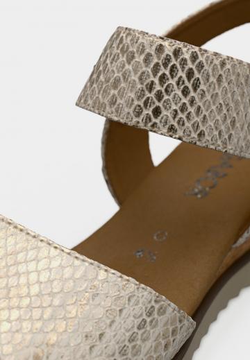 Босоножки на танкетке