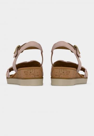 Босоножки на танкетке