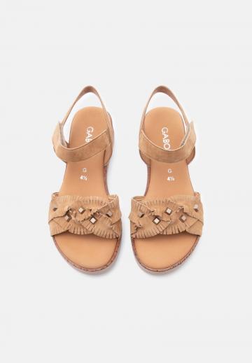 Босоножки на танкетке