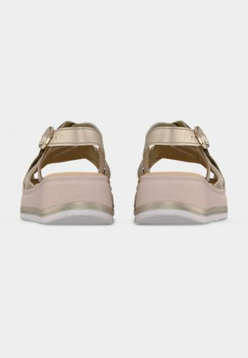 Босоножки на танкетке