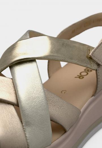 Босоножки на танкетке