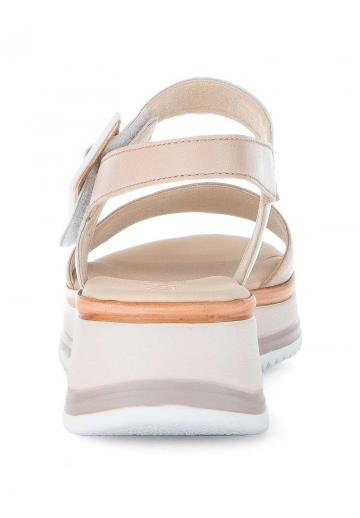 Босоножки на танкетке