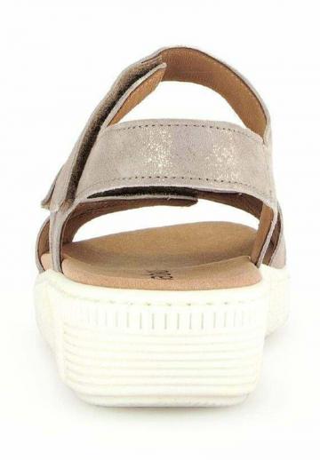 Босоножки на танкетке