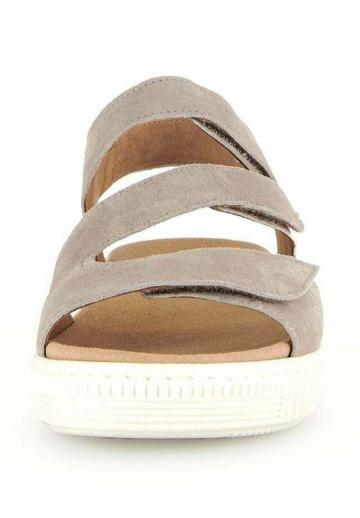 Босоножки на танкетке