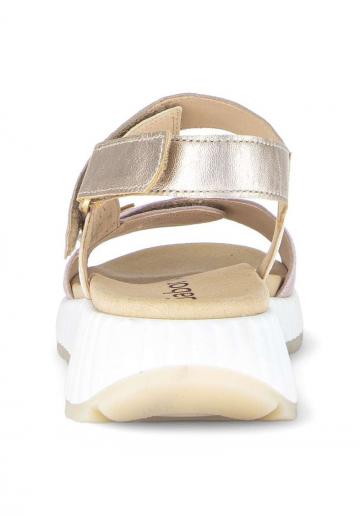 Босоножки на танкетке