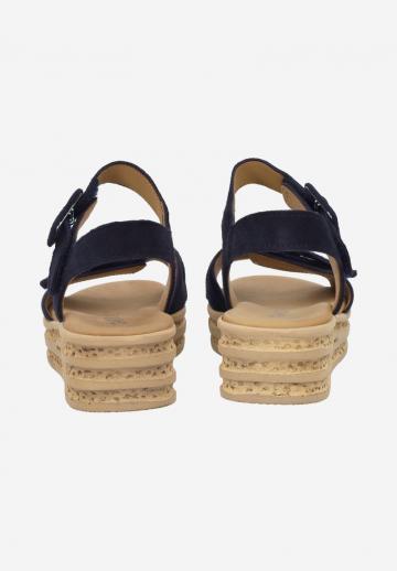 Босоножки на танкетке