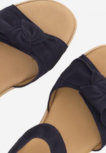 Босоножки на танкетке