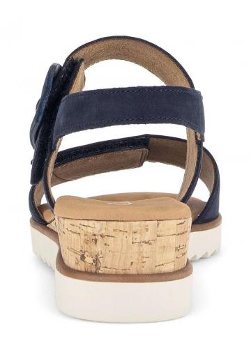 Босоножки на танкетке