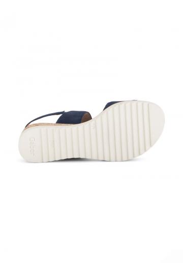 Босоножки на танкетке