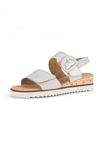 Босоножки на танкетке