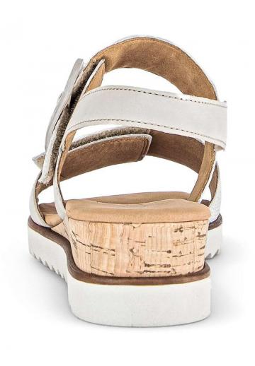 Босоножки на танкетке