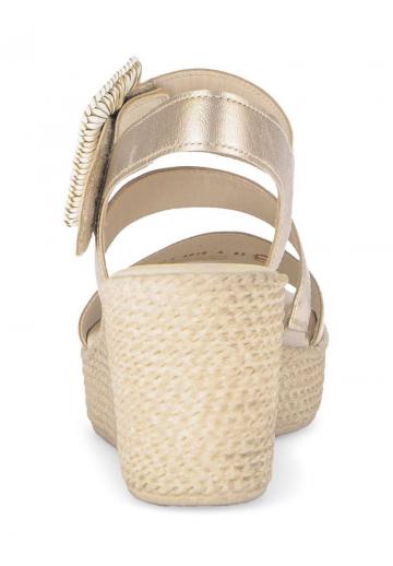 Босоножки на танкетке