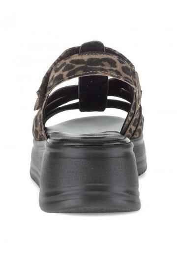 Босоножки на танкетке