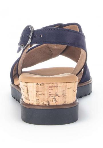 Босоножки на танкетке