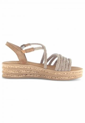 Босоножки на танкетке