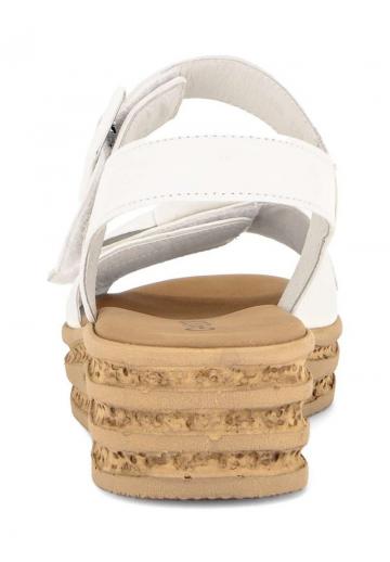 Босоножки на танкетке