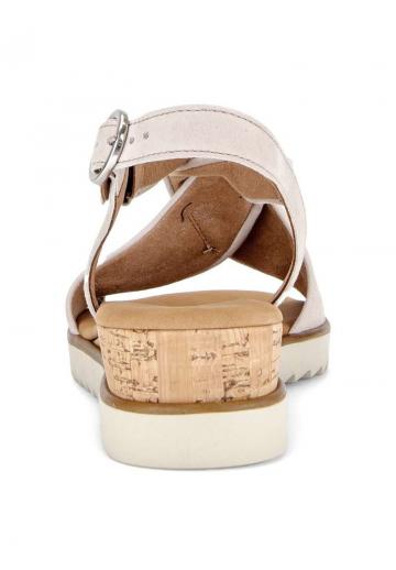 Босоножки на танкетке