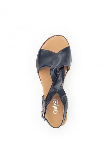 Босоножки на танкетке