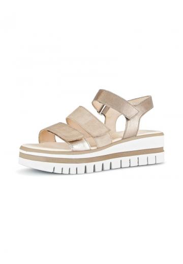 Босоножки на танкетке