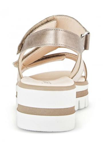 Босоножки на танкетке