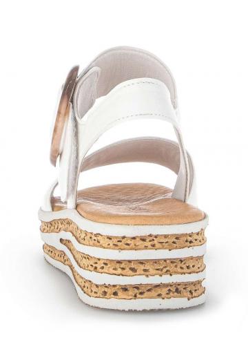 Босоножки на танкетке