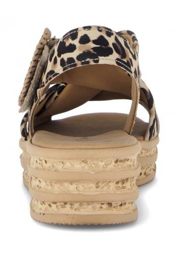 Босоножки на танкетке