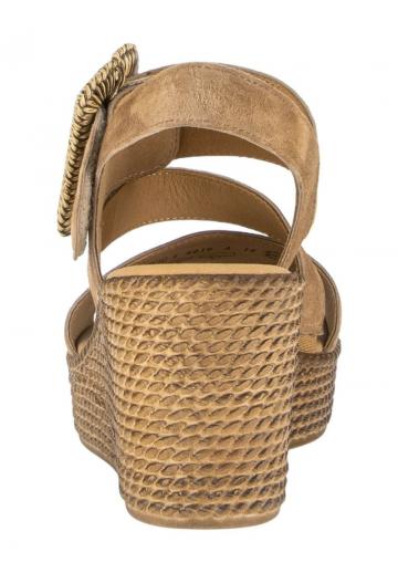 Босоножки на танкетке