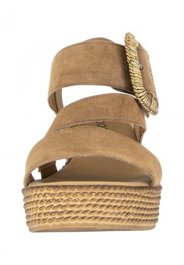 Босоножки на танкетке