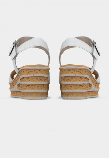 Босоножки на танкетке