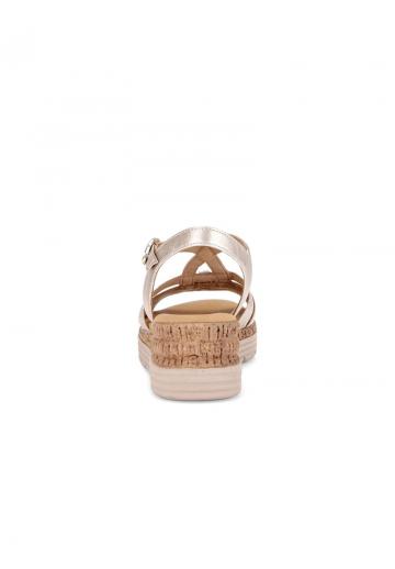 Босоножки на танкетке