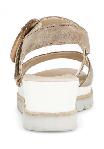 Босоножки на танкетке