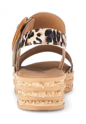 Босоножки на танкетке