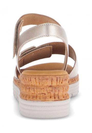 Босоножки на танкетке