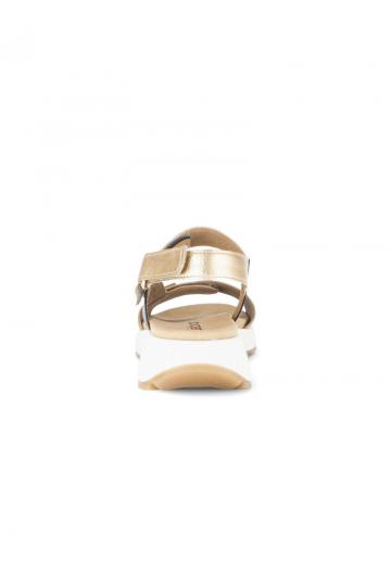 Босоножки на танкетке