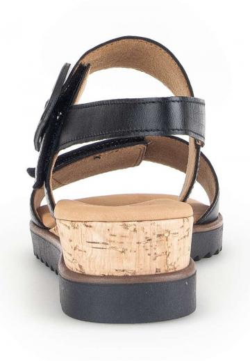 Босоножки на танкетке