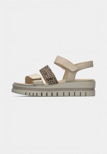 Босоножки на танкетке