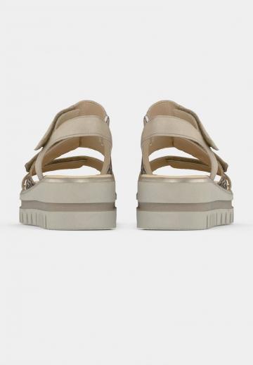 Босоножки на танкетке