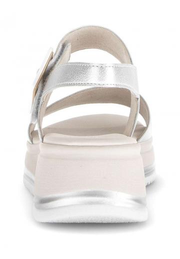 Босоножки на танкетке