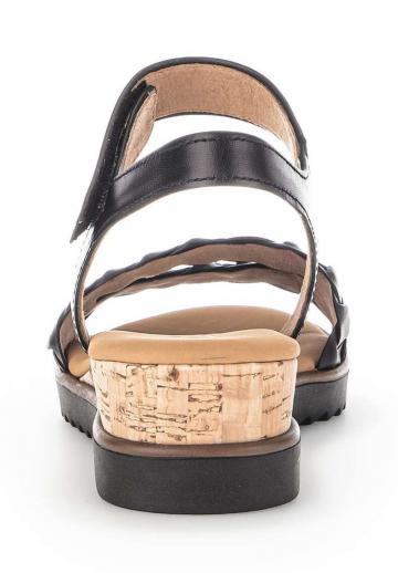 Босоножки на танкетке