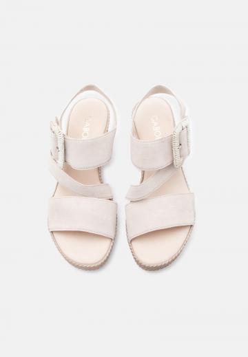 Босоножки на танкетке