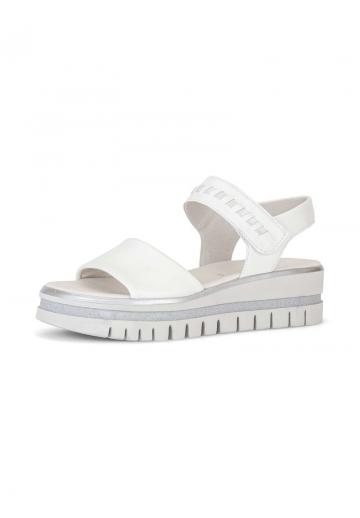 Босоножки на танкетке