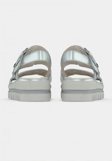 Босоножки на танкетке