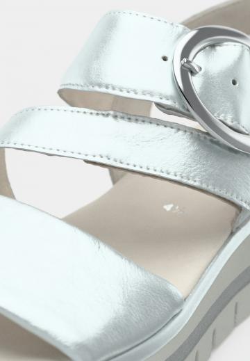 Босоножки на танкетке