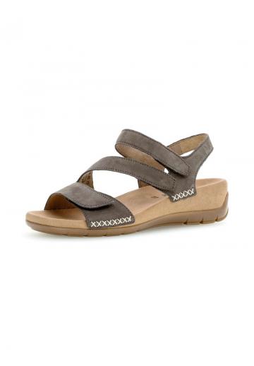 Босоножки на танкетке