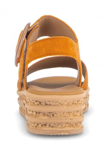 Босоножки на танкетке